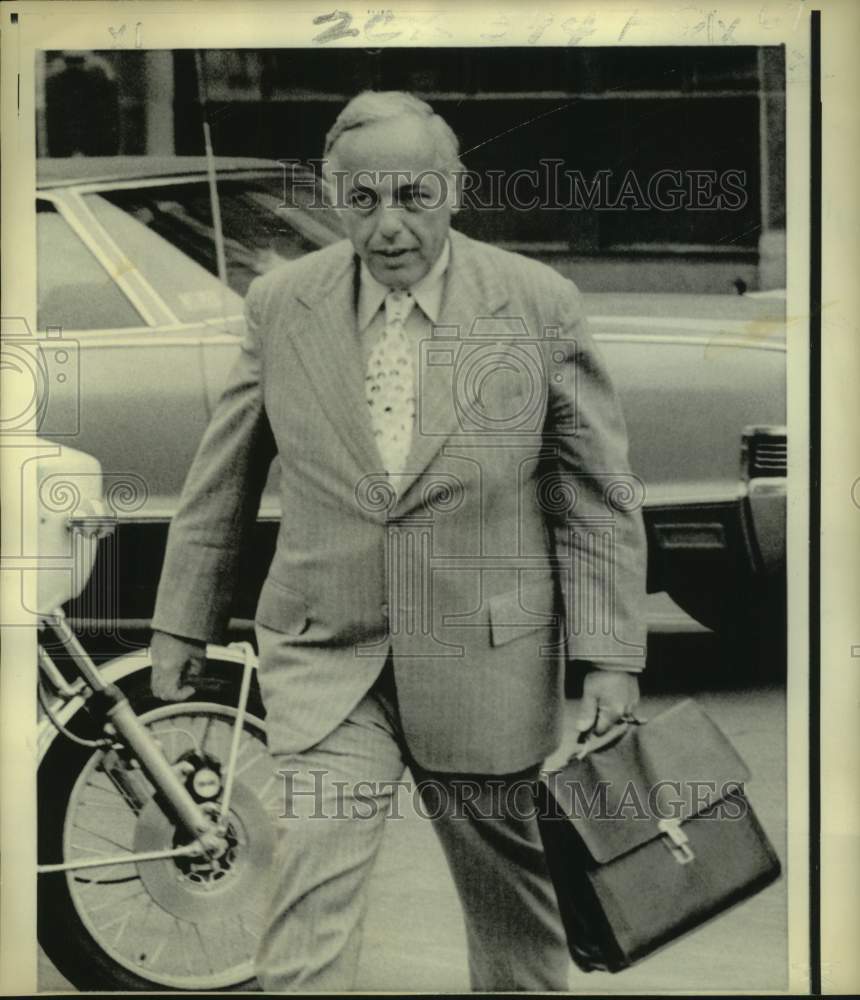 1974 Presidential Attorney James St. Clair Arrives at District Court - Historic Images