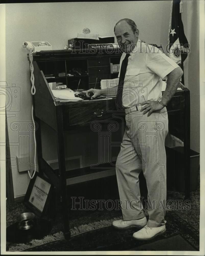 1977 Press Photo Former Government Official William B. Saxbe at Law Practice-Historic Images