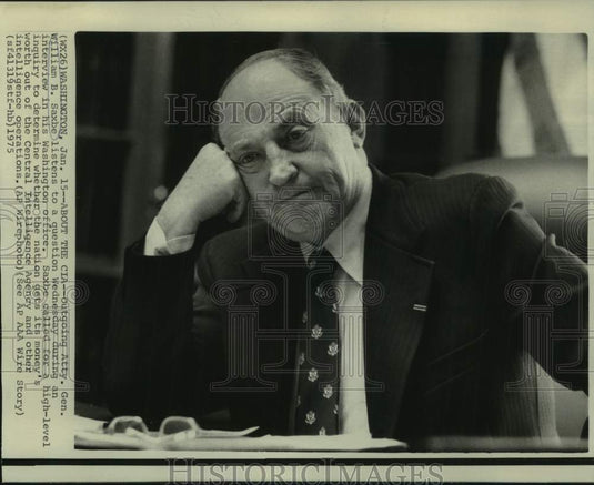 1975 Press Photo Attorney General William Saxbe Questions CIA's Worth - Historic Images