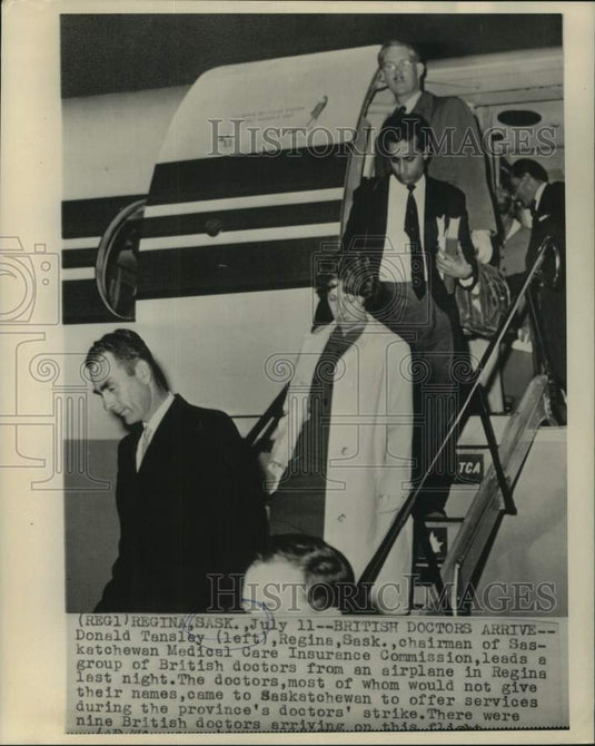 1962 British Doctors Arrive Saskatchewan during Doctors Strike-Historic Images