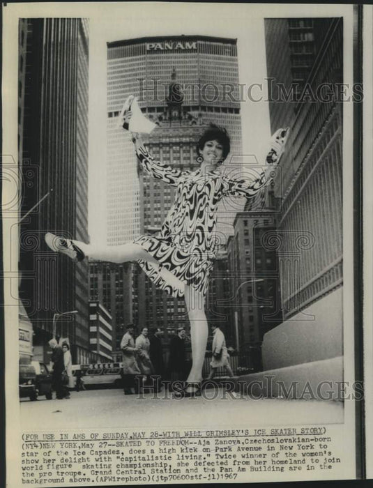 1967 Press Photo Ice Capades' Aja Zanova "high-kicks" on New York's Park Avenue - Historic Images