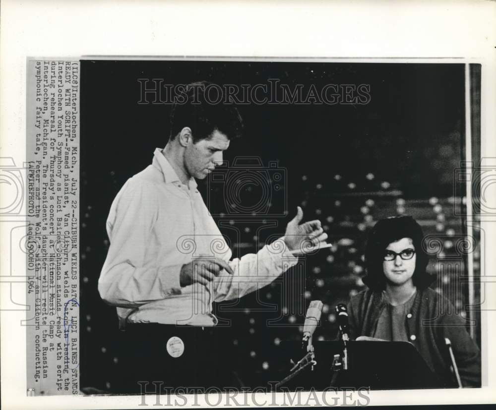 1964 Press Photo Luci Baines Johnson rehearsed with pianist Van Cliburn - Historic Images