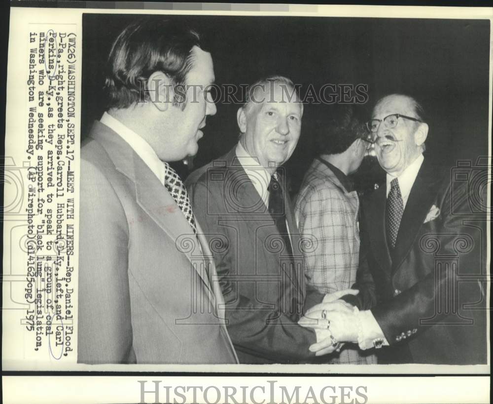 1975 Press Photo Representatives Flood, Hubbard &amp; Perkins speak to coal miners - Historic Images