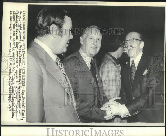 1975 Press Photo Representatives Flood, Hubbard & Perkins speak to coal miners - Historic Images