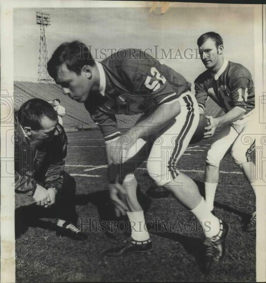1968 Press Photo Senior Bowl South team coach Charlie Winner with players - Historic Images