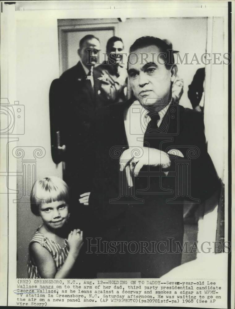 1968 Press Photo Lee Wallace hangs onto dad&#39;s, George Wallace, arm at WFM-TV - Historic Images