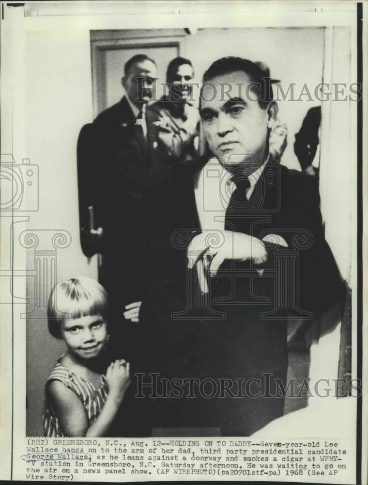 1968 Press Photo Lee Wallace hangs onto dad's, George Wallace, arm at WFM-TV - Historic Images