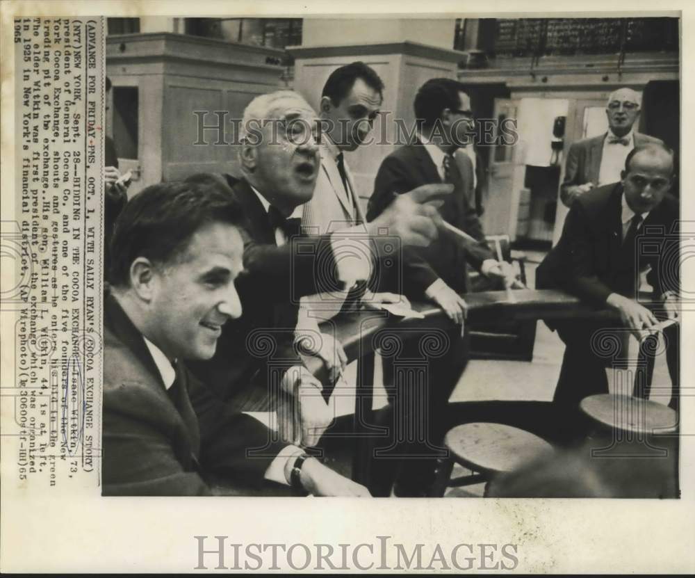 1965 Isaac Witkin shouts and gestures at New York Coca Exchange-Historic Images