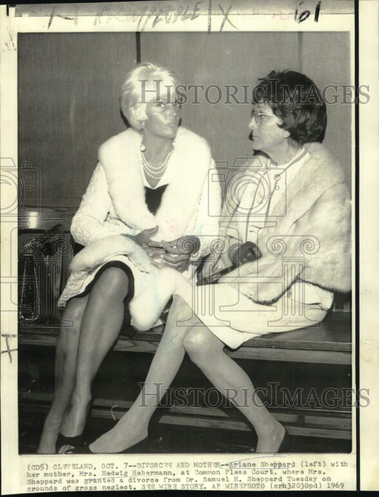 1969 Ariane Sheppard and Mrs. Hedwig Habermann at Common Pleas Court - Historic Images