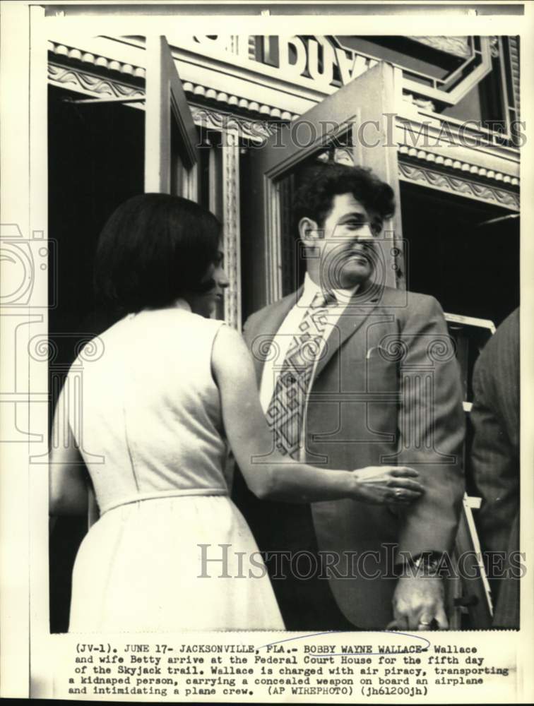 1972 Bobby Wayne Wallace & wife, Betty arrive at Federal Court House - Historic Images