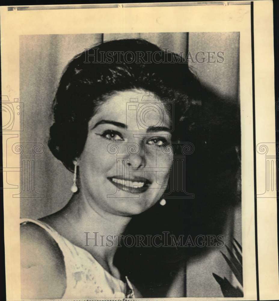 1972 Senator George Smathers&#39; bride, Miss Carolyn Hyder - Historic Images