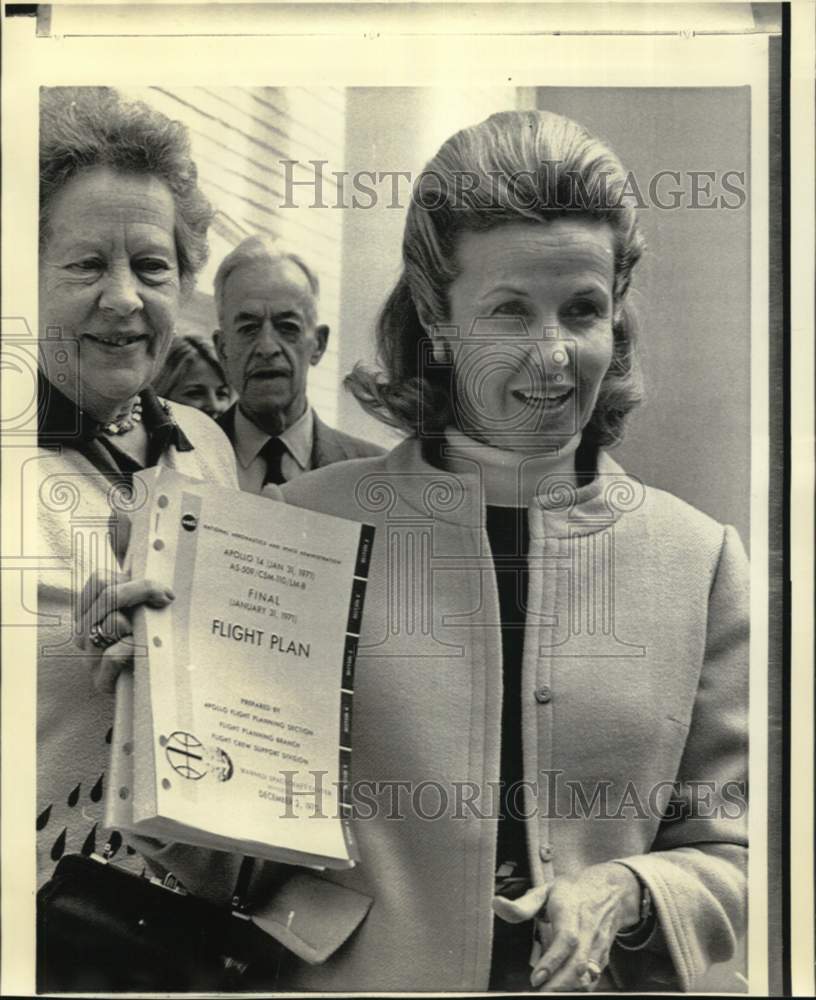 1971 Mrs. Alan Shepard carries a copy of Apollo 14 moon flight plan - Historic Images