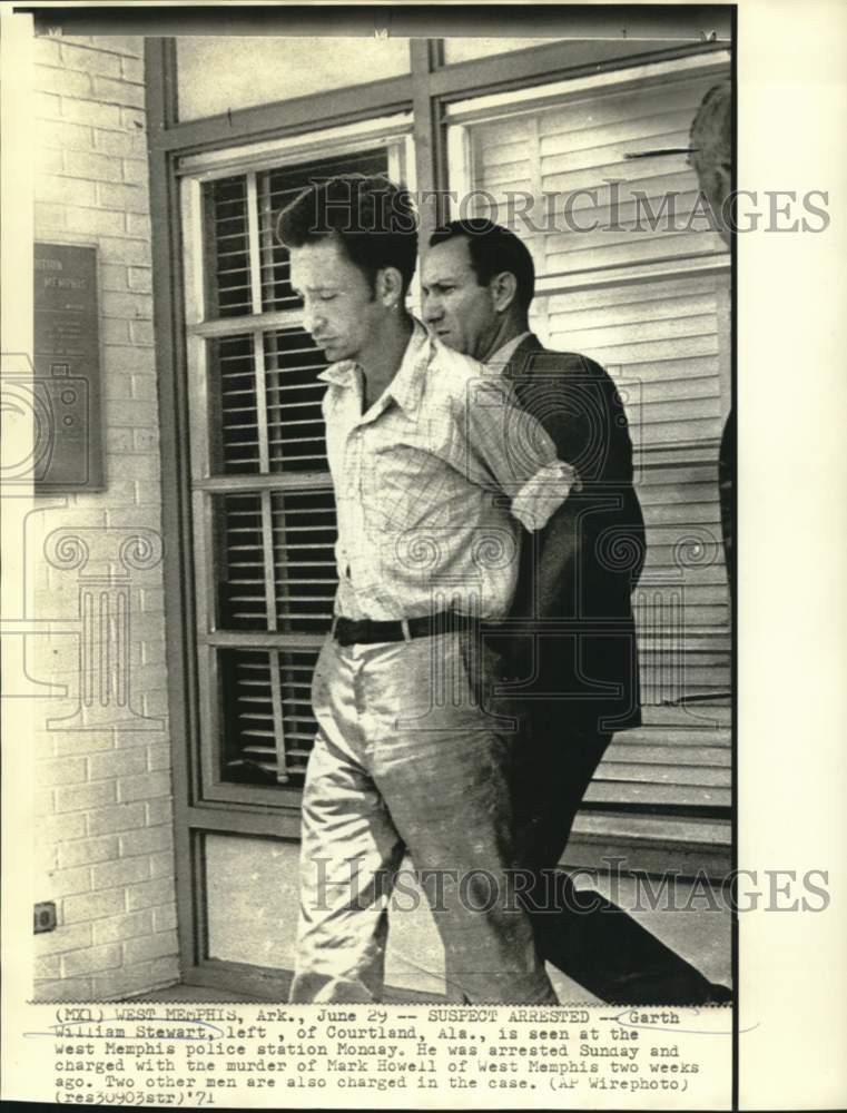 1971 Garth William Stewart arrested in West Memphis - Historic Images