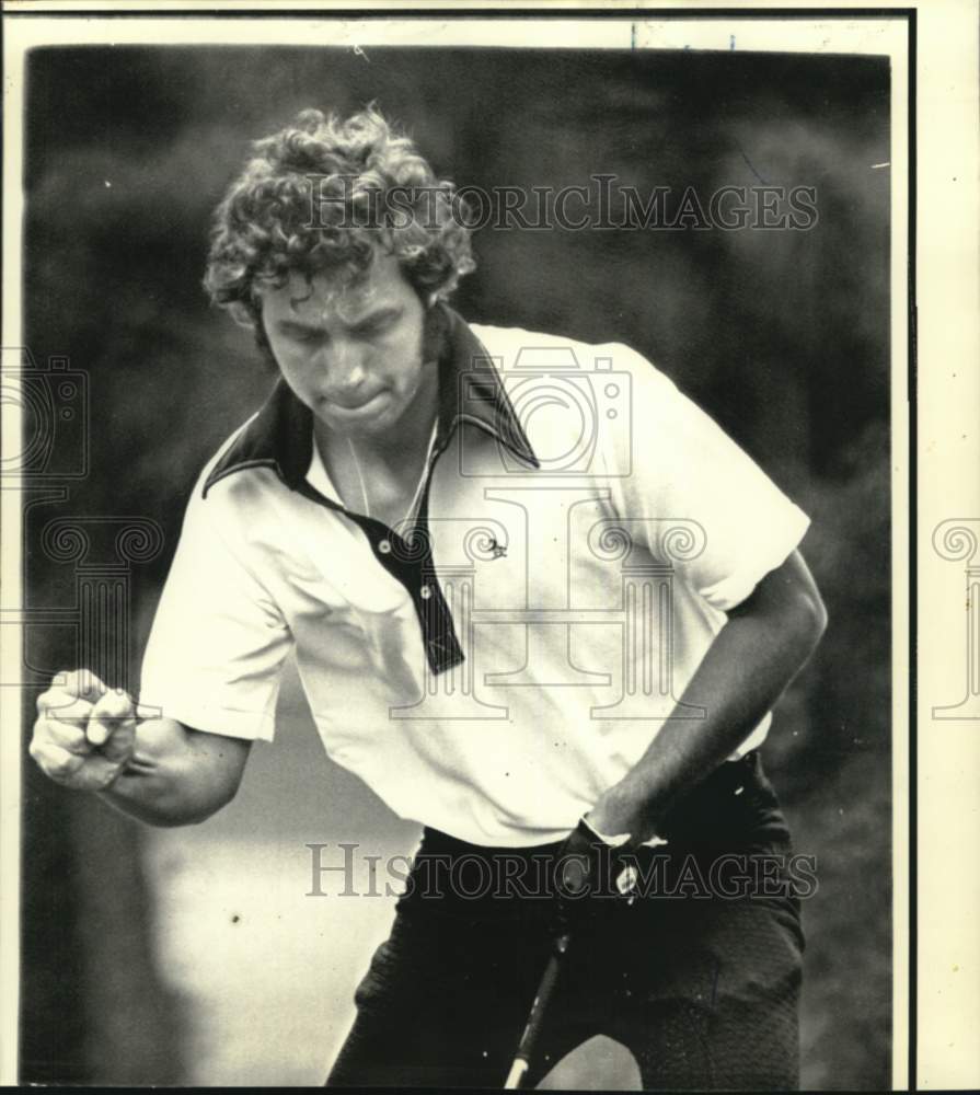 1978 Press Photo Golfer Stan Stopa sinks four-footer on 17th green. - now50804 - Historic Images