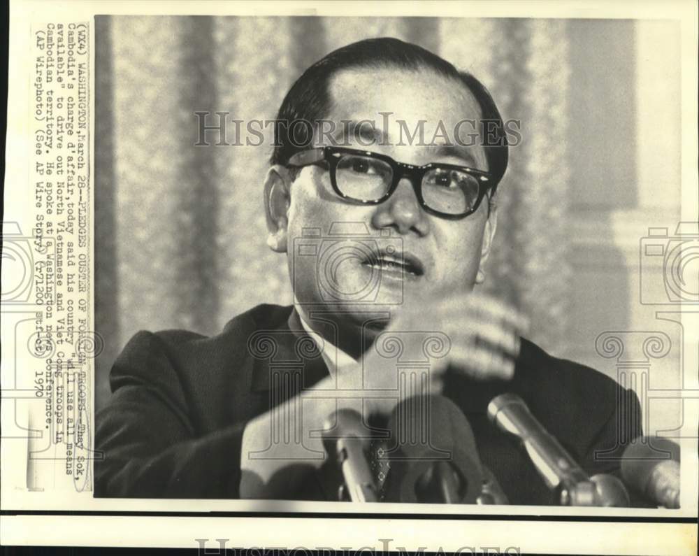 1970 Cambodia charge d&#39;affair Thay Sok at Washington news conference - Historic Images