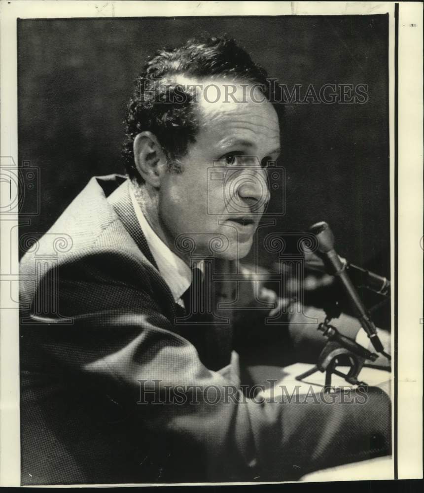 Gottfried Springer 1972 Doctor G.F. Springer during press conference - Historic Images