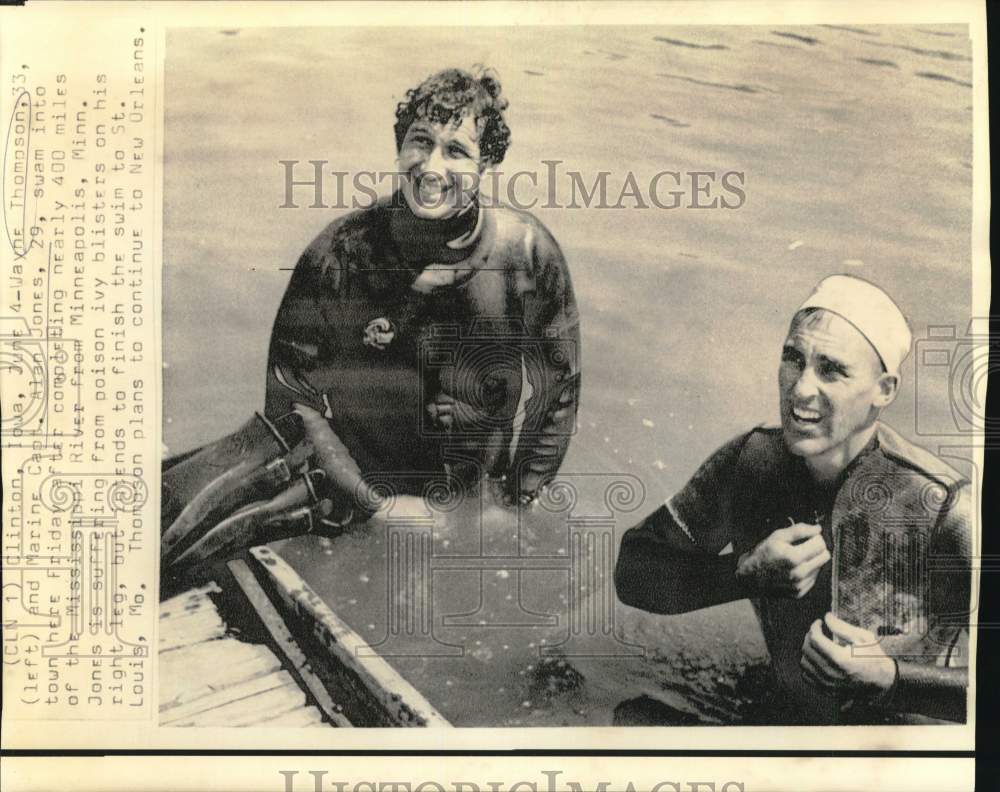 1976 Press Photo Wayne Thompson &amp; Captain Alan Jones swim the Mississippi River - Historic Images