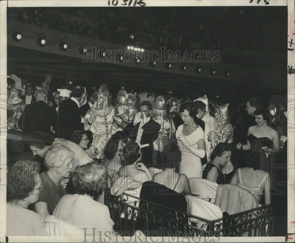 1950 Press Photo Mardi Gras Carnival call-out section abuzz with excitement- Historic Images