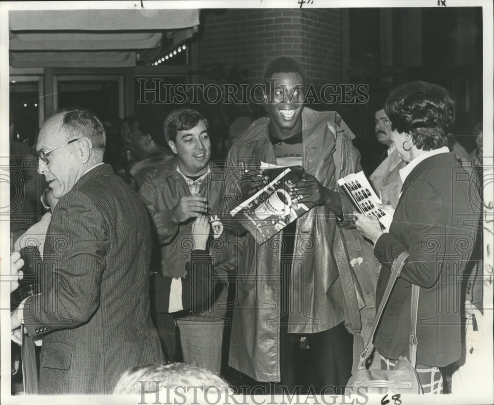 1978 Alabama Fans Celebrate Win Over Ohio At Sugar Bowl, Louisiana - Historic Images