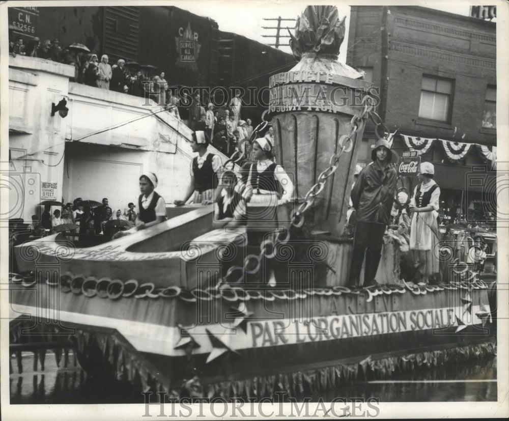 1955 Acadian Bicentennial Celebration parade floats  - Historic Images