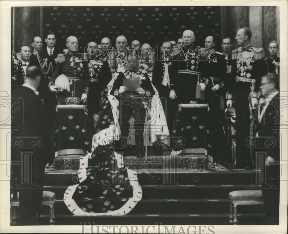 1951 King Gustaf VI Adolf delivers his first throne speech - Historic Images