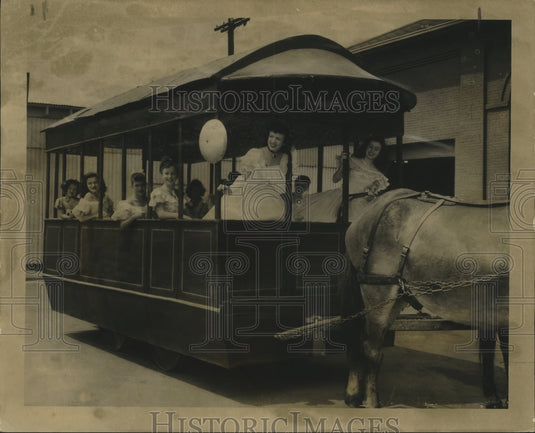 1948 Press Photo 1835 Horse-Drawn Carriage Replica Inaugurates Electric Trolley?- Historic Images