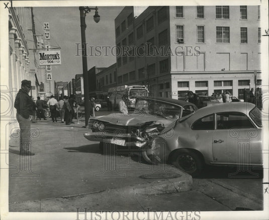 1972 Automobile wreck at Gerod and Mag, New Orleans  - Historic Images