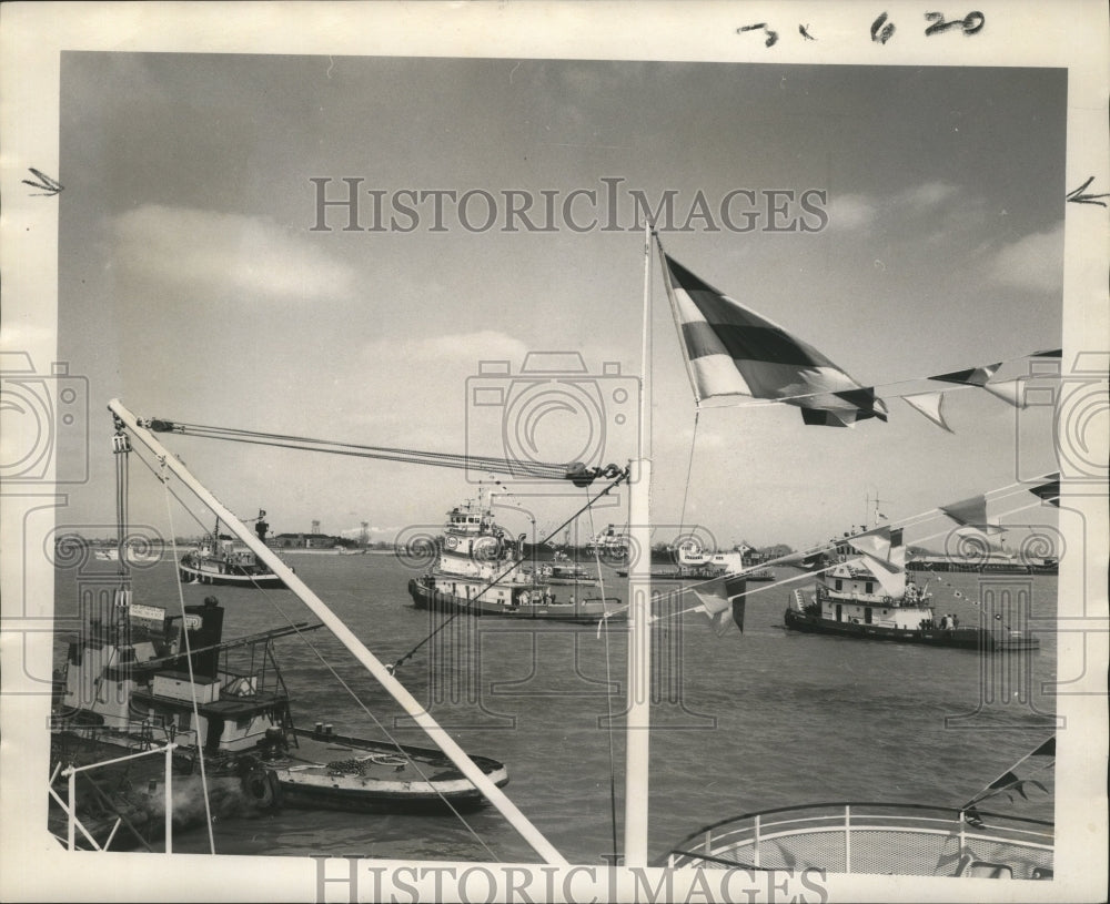 1971 Press Photo Mardi Gras Carnival, Krewe of Choctaw on Old Man River - Historic Images