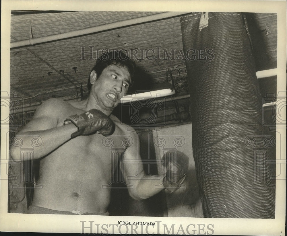 1974 Press Photo Jorge Ahumada boxes - nox02663-Historic Images