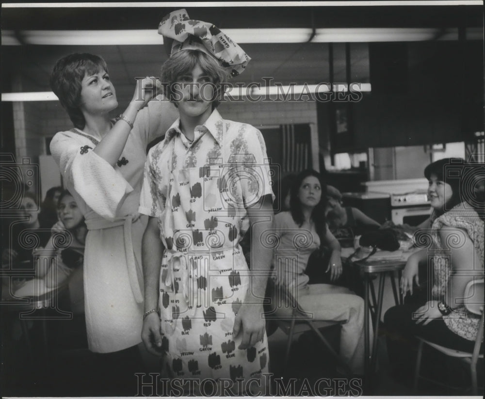 1974 Press Photo Teacher Susan Bigelow adjusts hat of Michael Still at Riverdale- Historic Images