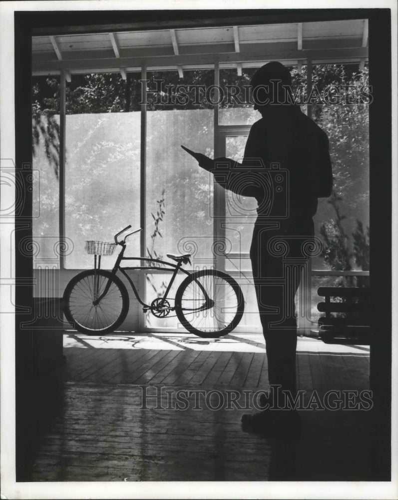 1967 Press Photo John G. Anderson of Ole Miss By Father&#39;s Bike - nox03718-Historic Images