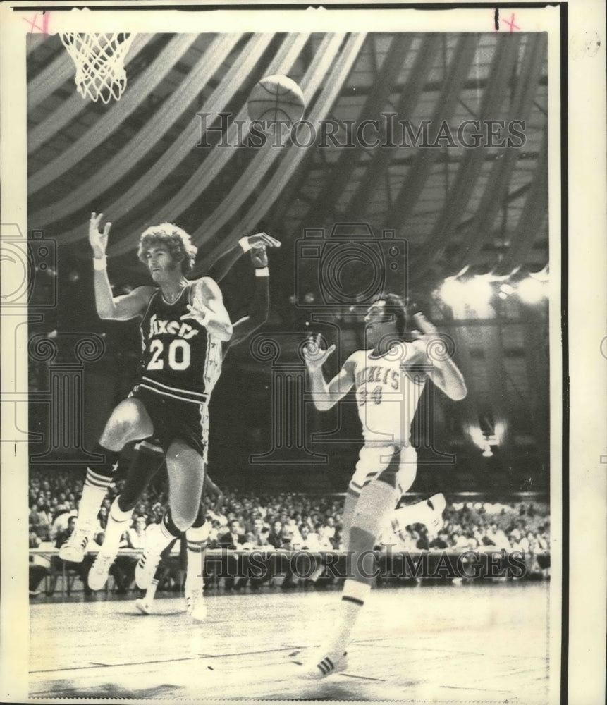 1971 Sixers&#39; Dennis Awtrey loses the ball to Rockets Dick Cunningham - Historic Images