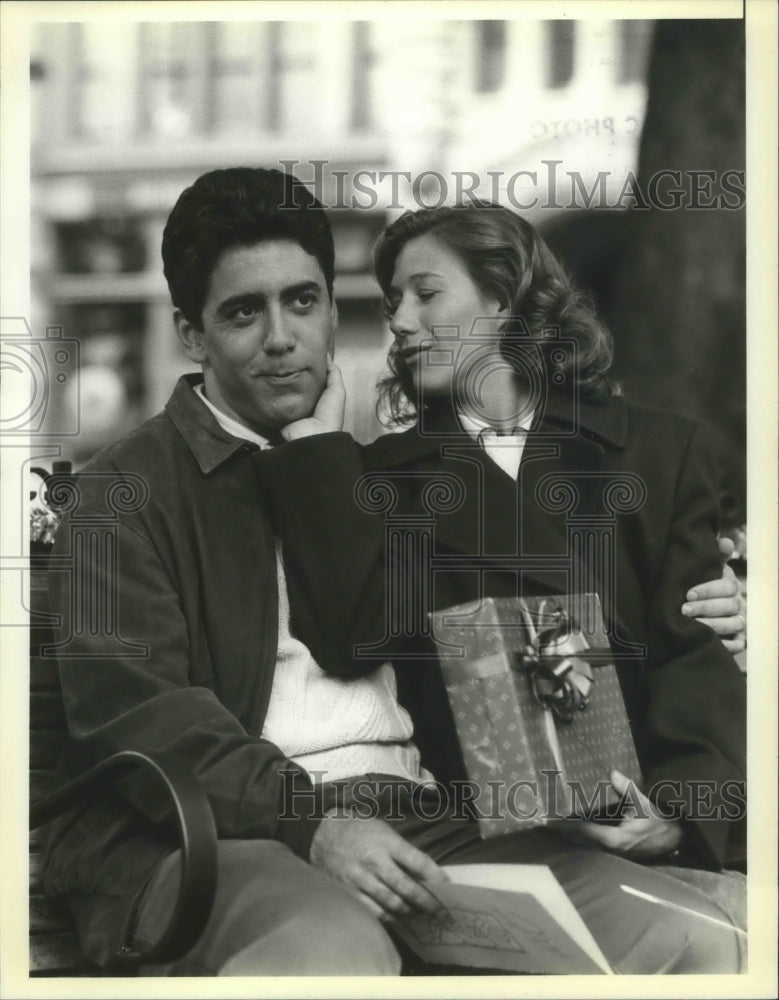 1997 Press Photo Adam Arkin and Jayne Atkinson in "A Year in the Life"- Historic Images
