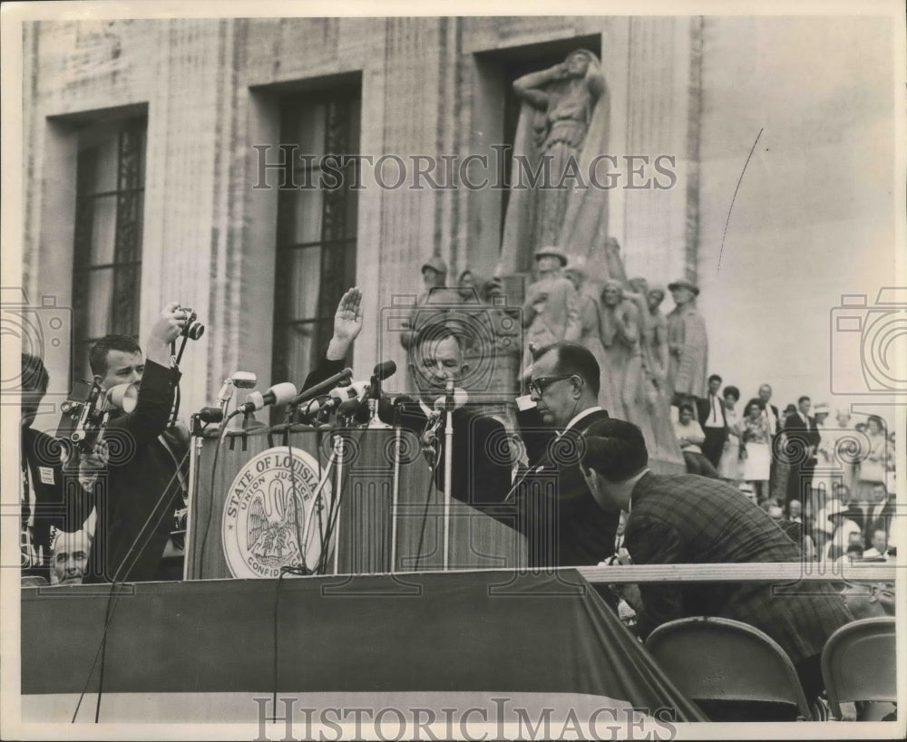 1964 Press Photo Lt. Gov. C.C. Taddy Aycock at swearing-in ceremonies. - Historic Images