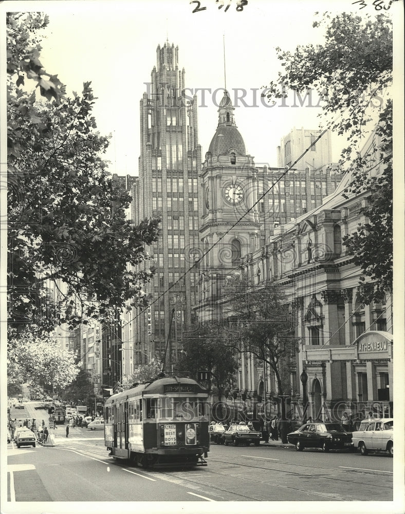 1977 Press Photo View of Collins Street in Melbourne, Australia - Historic Images