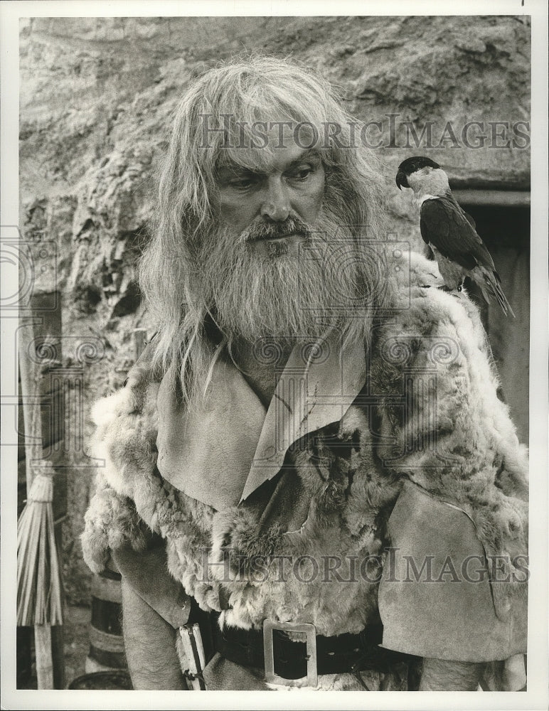 1977 Press Photo Stanley Baker Portrays Shipwrecked Hero in Robinson Crusoe - Historic Images