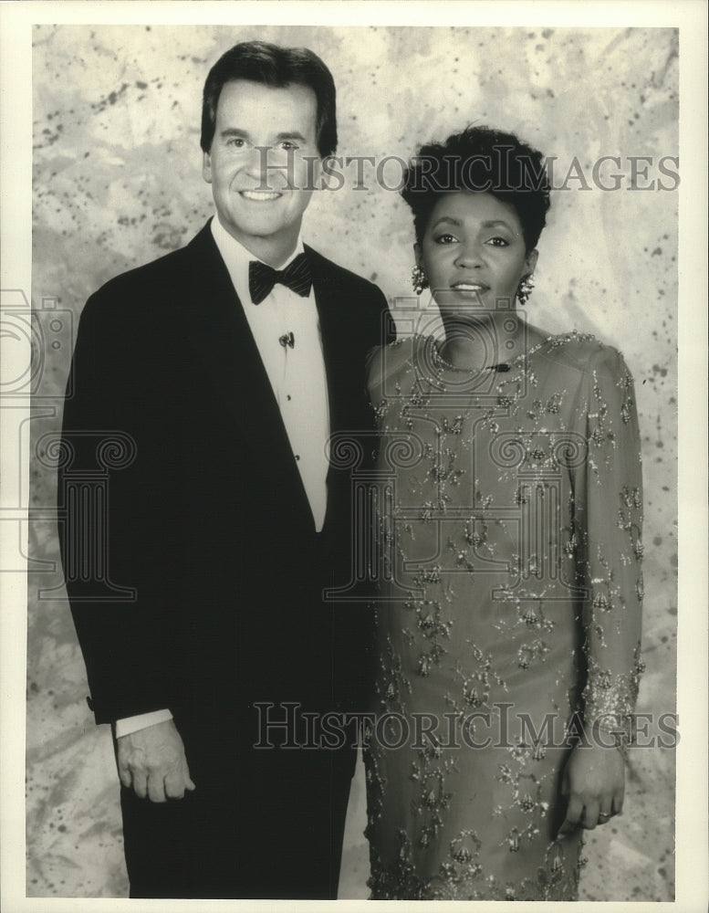 1989 Press Photo Dick Clark and Anita Baker Host The Songwriters Hall of Fame - Historic Images