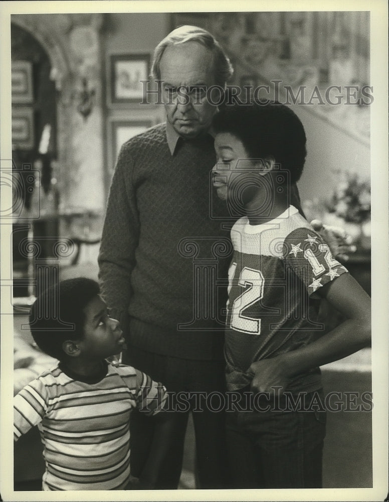 1980 Press Photo Conrad Bain, Gary Coleman &amp; Todd Bridges in Different Strokes - Historic Images