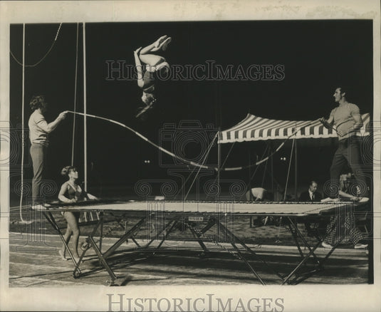 1970 Press Photo Entertainers Perform at Barnum & Bailey Circus at City Park - Historic Images