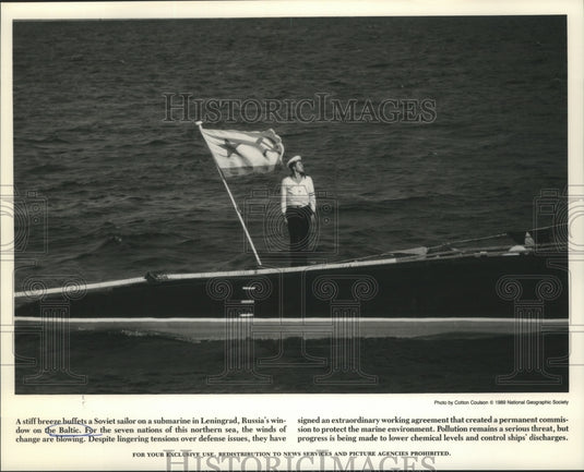 1989 Press Photo Soviet Sailor on a Submarine in Leningrad, Russia on the Baltic - Historic Images