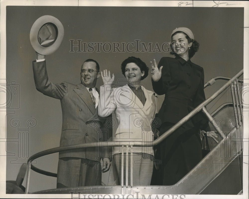 1951 Press Photo Jackie Brown, RJ Castille, Miriam Dezauche Board Plane to Miami - Historic Images