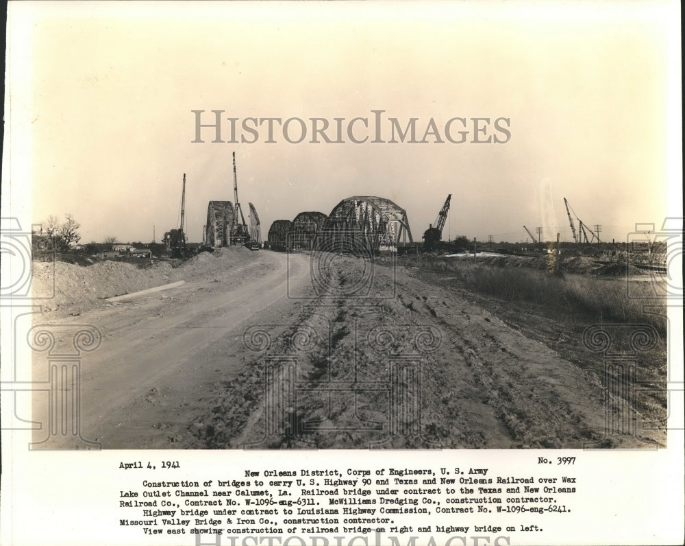 1941 Press Photo New Orleans- Construction US 90 Road &amp; Train Bridge at Wax Lake-Historic Images