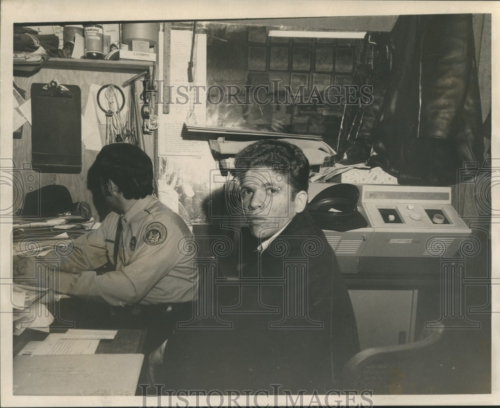 1970 Press Photo Thomas Broussard in a police station - Historic Images