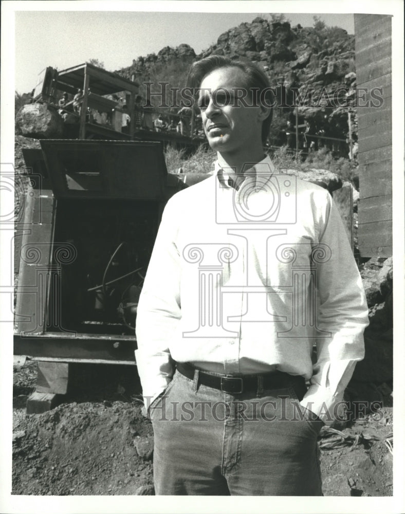 1988 Press Photo Keith Carradine as Richard Everton in &quot;Stones for Ibarra&quot; - Historic Images