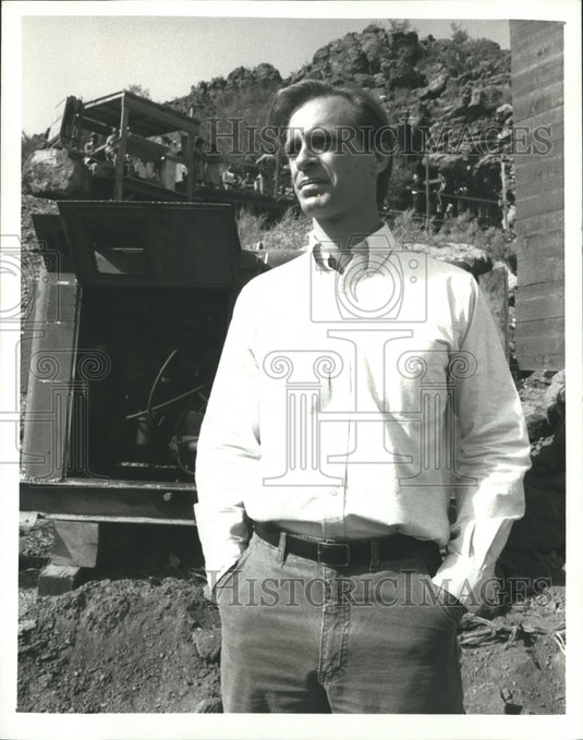 1988 Press Photo Keith Carradine as Richard Everton in "Stones for Ibarra" - Historic Images