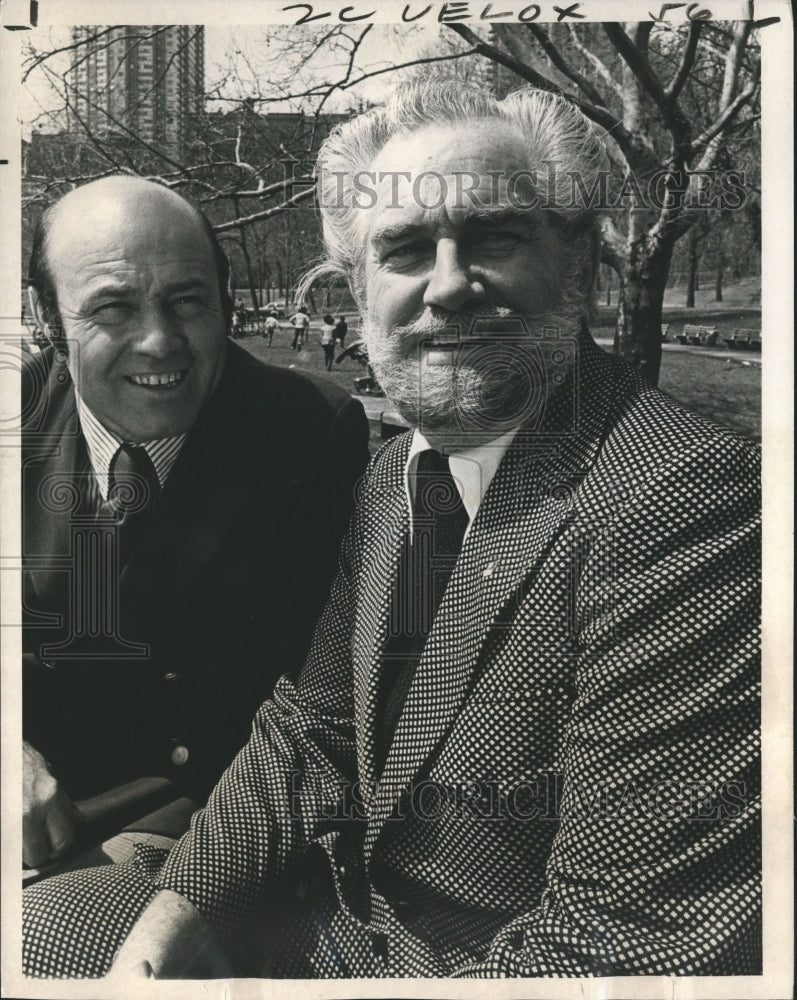 1973 Press Photo Joe Garagiola and Brooks Foster Seated in Park - nox08132-Historic Images