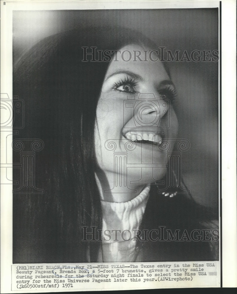 1971 Press Photo Pageant - Miss Texas Brenda Box at Rehearsal for Miss USA - Historic Images