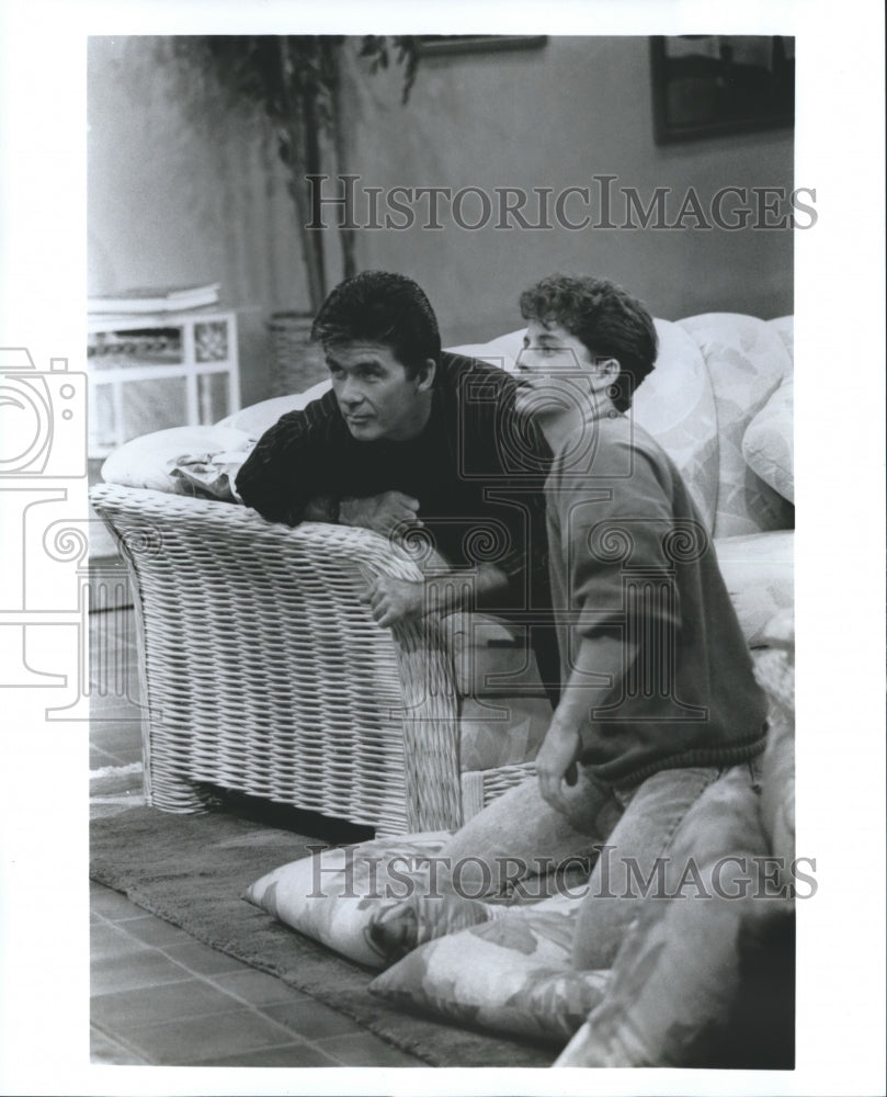 1989 Press Photo Alan Thicke and Kirk Cameron on &quot;Win, Lose or Draw&quot; - Historic Images