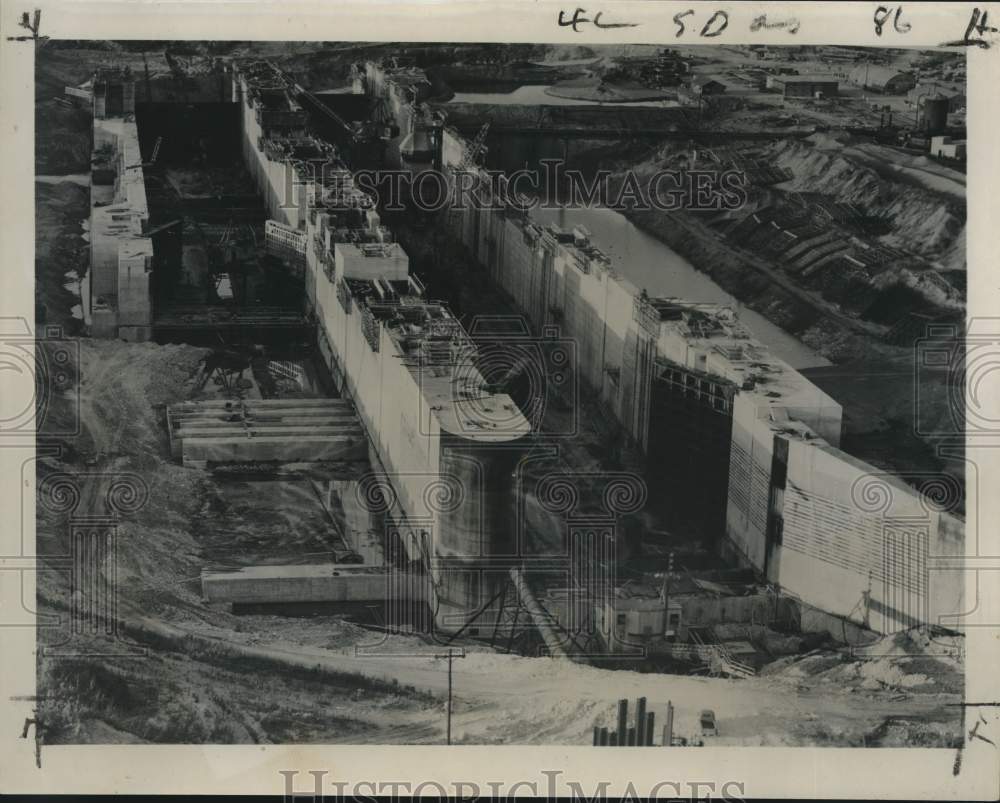 1950 Press Photo Lower Miter Gates construction at the Chain of Rocks Canal - Historic Images