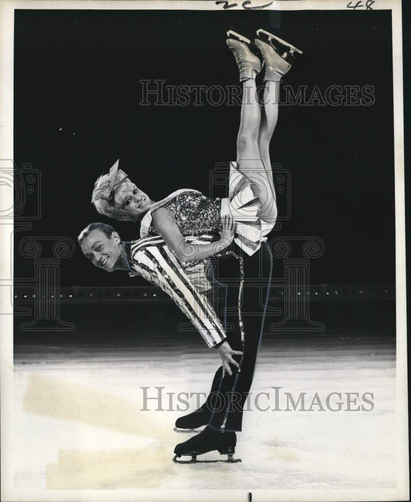 1967 Press Photo Juanita Percelly and Tommy Allen featured in &quot;Holiday On Ice&quot; - Historic Images